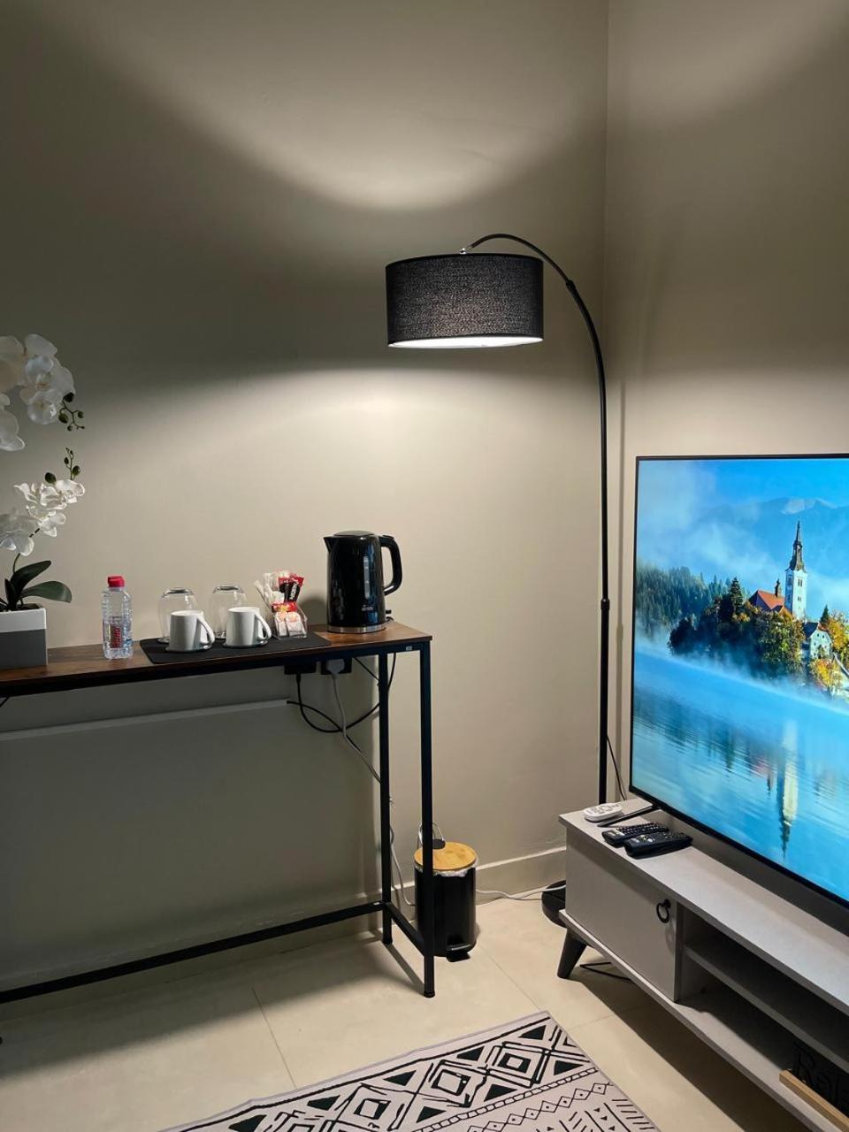 استوديو هادئ وحديث Riade Exterior foto
